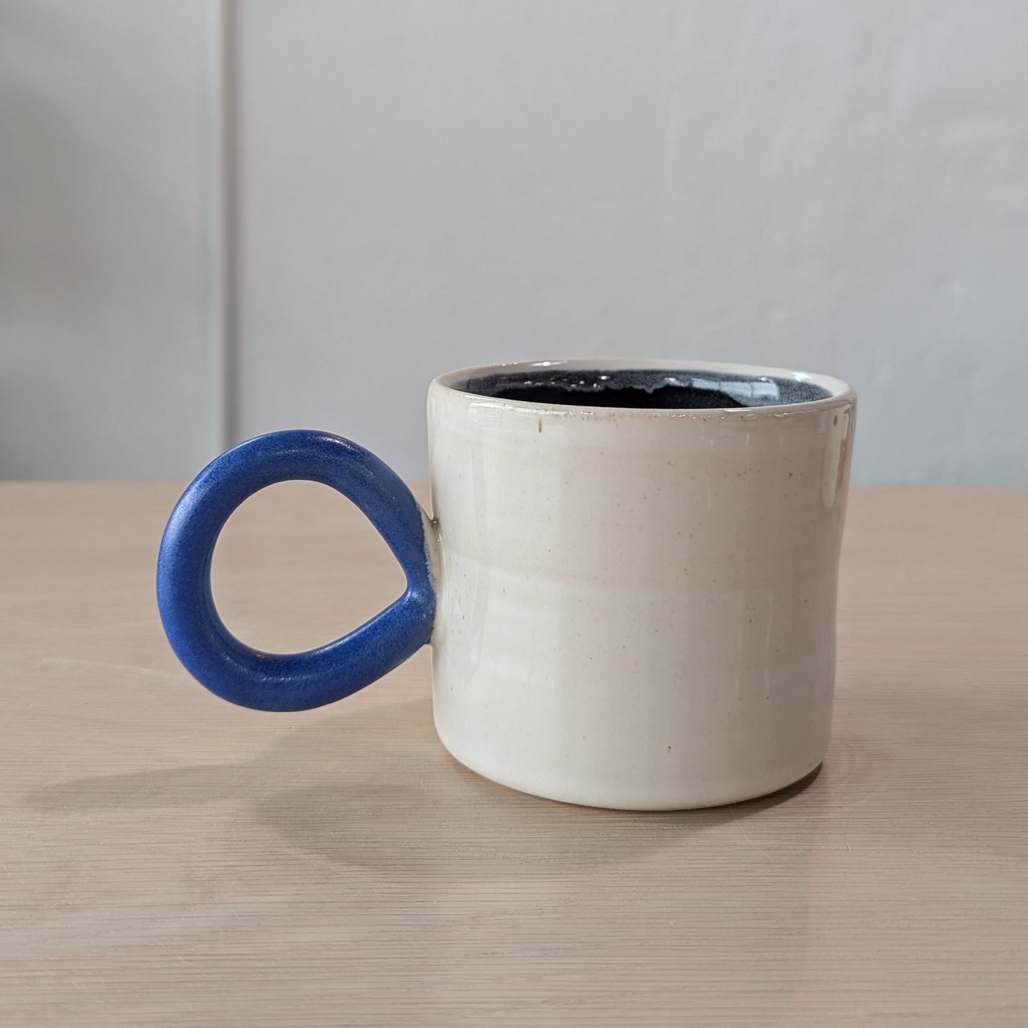 BW Mug with colored handle | JD + Ben