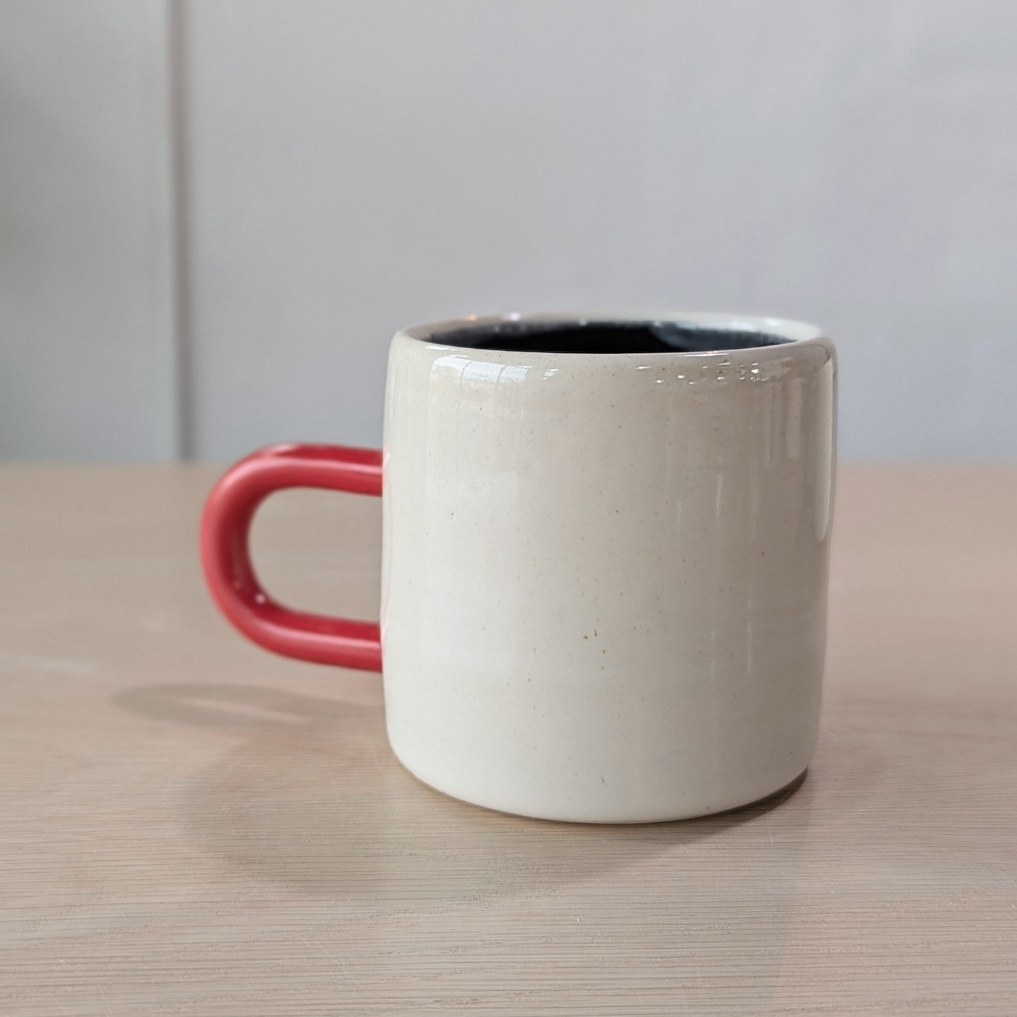 BW Mug with colored handle | JD + Ben